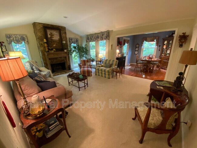 Building Photo - 4724 Coach Hill Dr