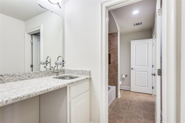 Building Photo - 1407 Bridle Blvd