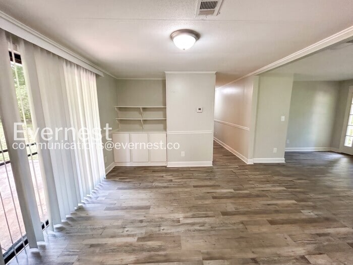 Building Photo - 2975 Sharon Ln