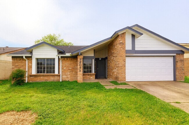 Building Photo - 12071 Plumbrook Dr