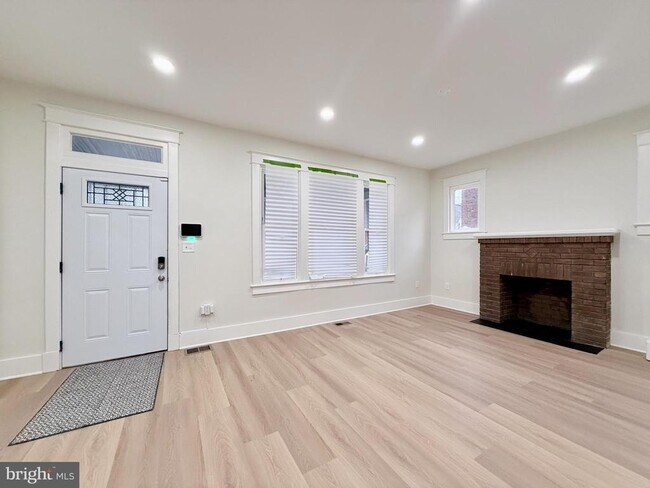 Building Photo - 610 Raleigh Pl SE