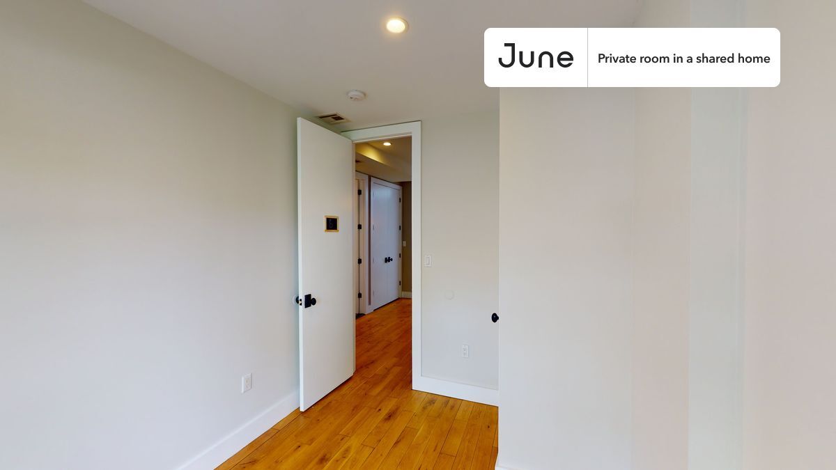 Building Photo - Room in Shared 5 bed/2 bath home