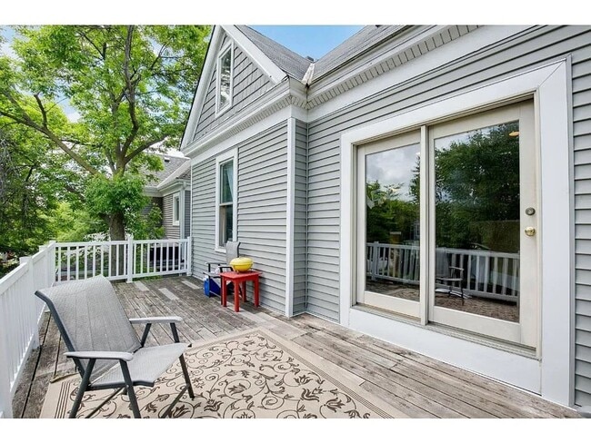 Building Photo - Spacious 5 Bed | 2 Bath Home in the Heart ...