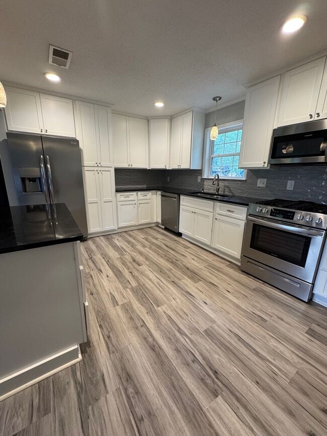 Building Photo - 2806 Hurricane Lake Rd