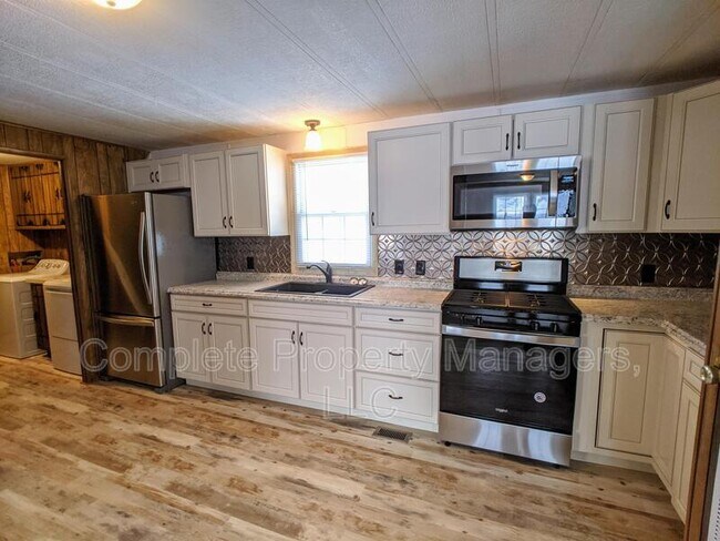 Building Photo - 1101 E 18 1/2 St