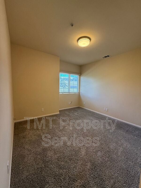 Building Photo - 595 Ave of Flags