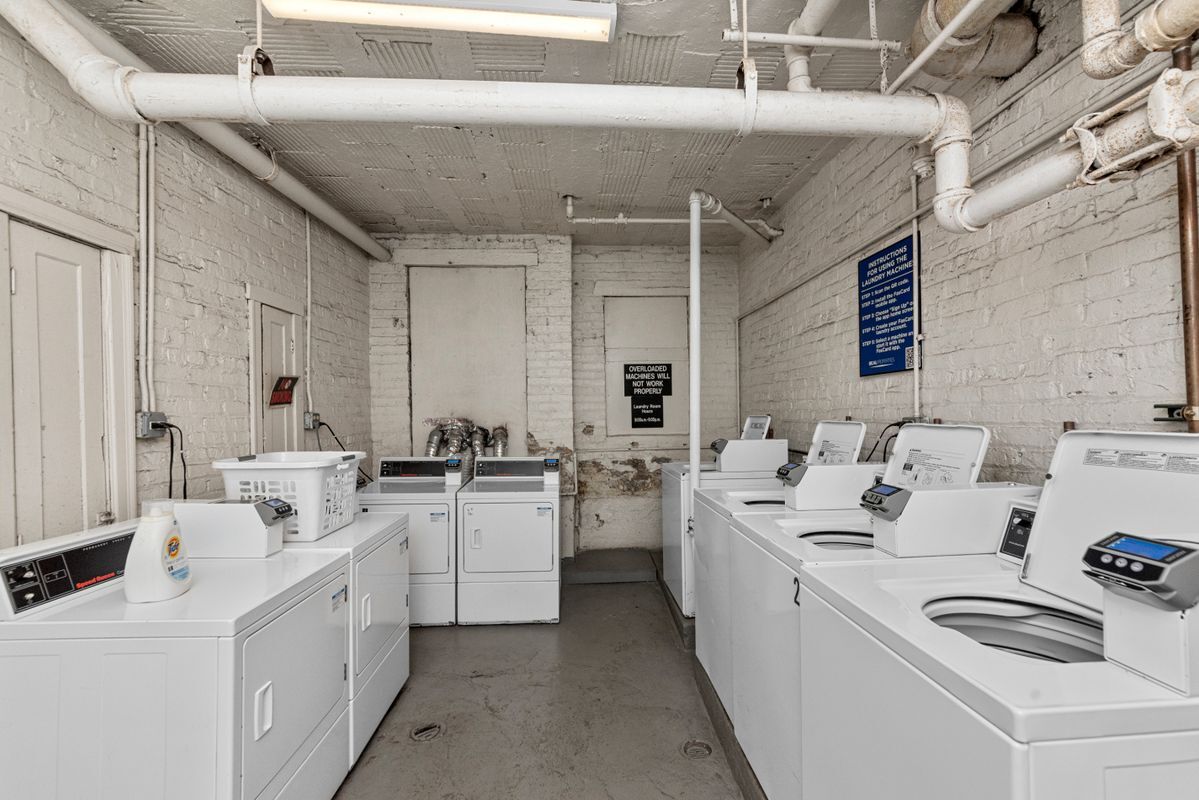 Building Photo - 4614 N Paulina St