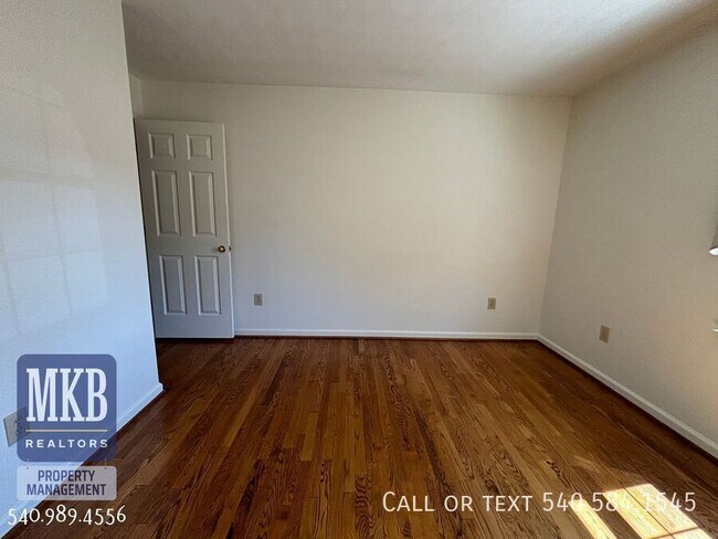 Building Photo - 5175 Lakeland Dr