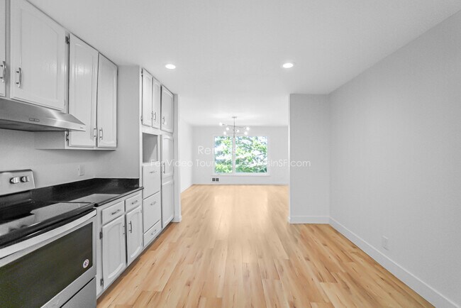 Building Photo - 1347 3rd Ave