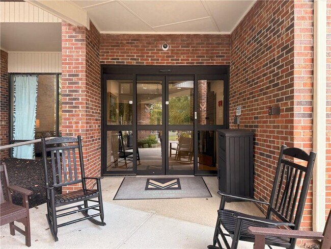 Building Photo - 475 Mount Vernon Hwy NE