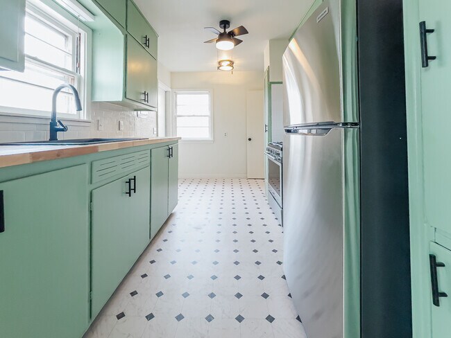 Building Photo - 2509 39th St