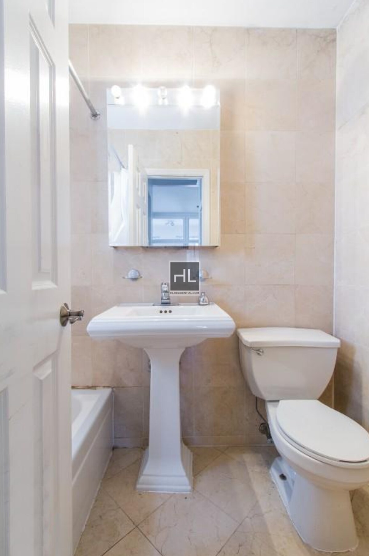 Building Photo - Mott Street