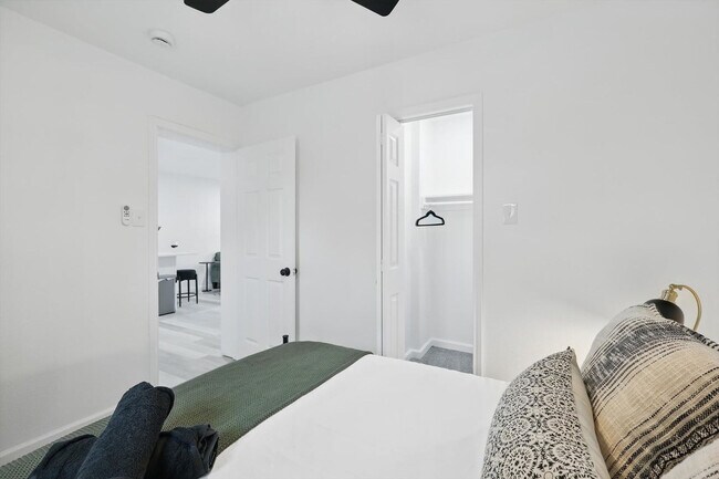 Building Photo - 2336 Minnie St