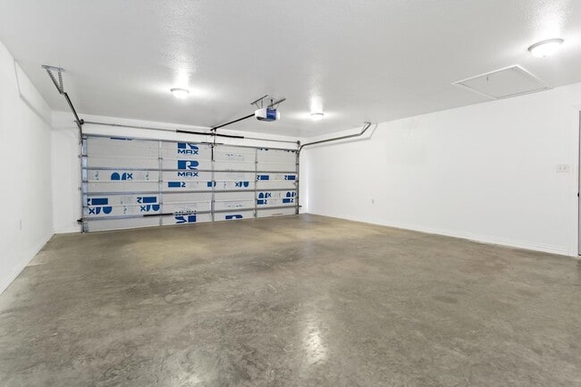 Building Photo - 100 Dillons Way