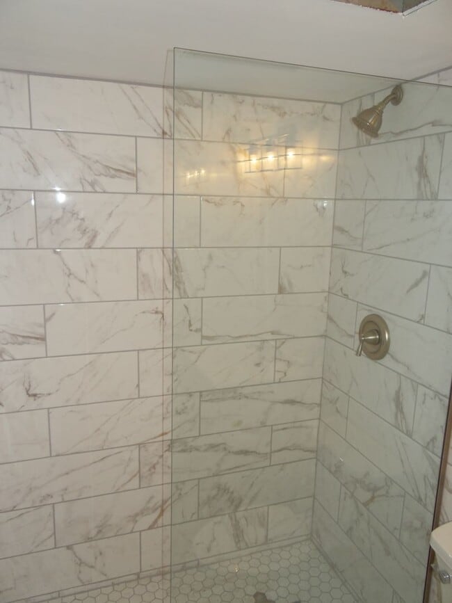 Building Photo - 2bed / 2ba condo - Price Reduced