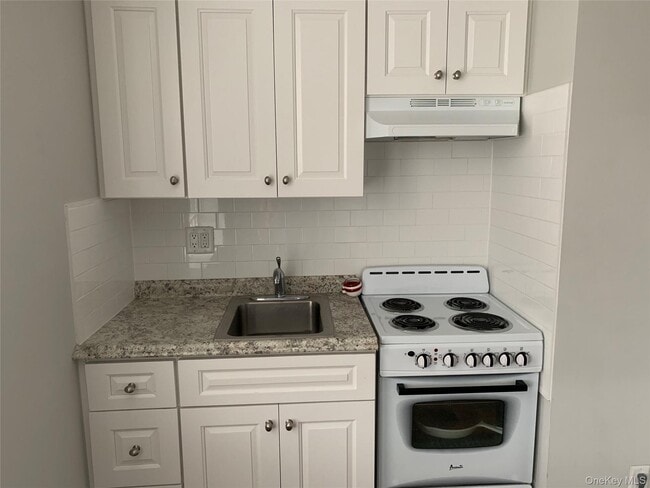 Building Photo - 215 E Broadway