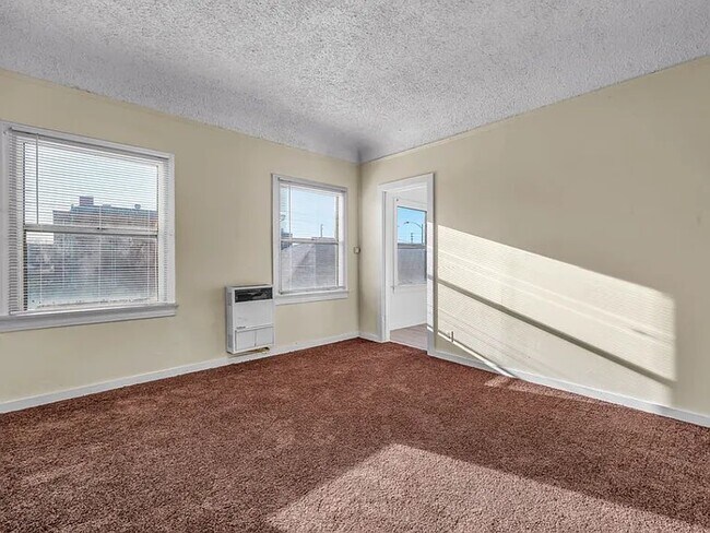 Building Photo - 1628 W 45th St