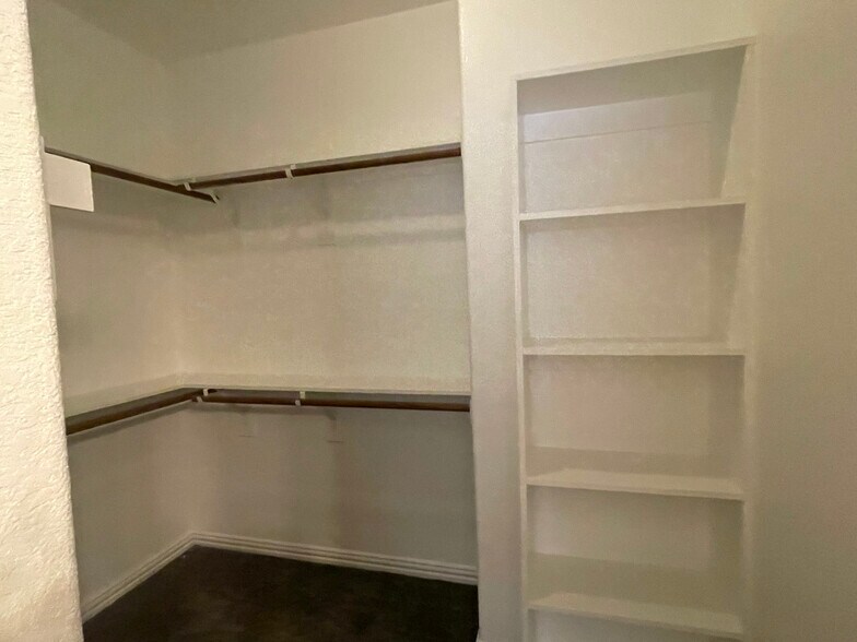 Closet - 434 Needham Dr