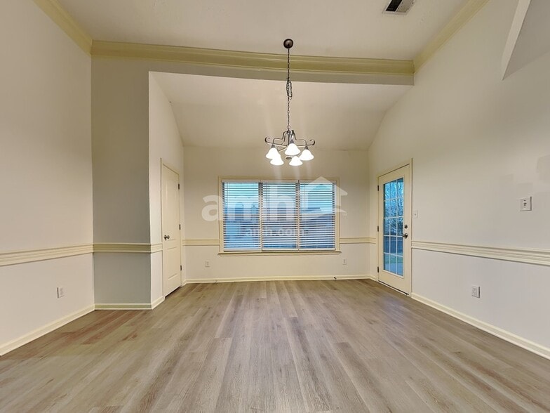 Building Photo - 6377 Braybourne Main