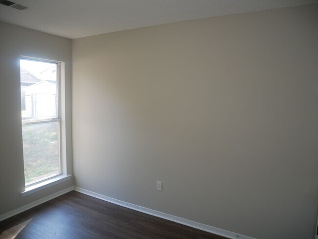 Building Photo - 6530 Jamestown Dr