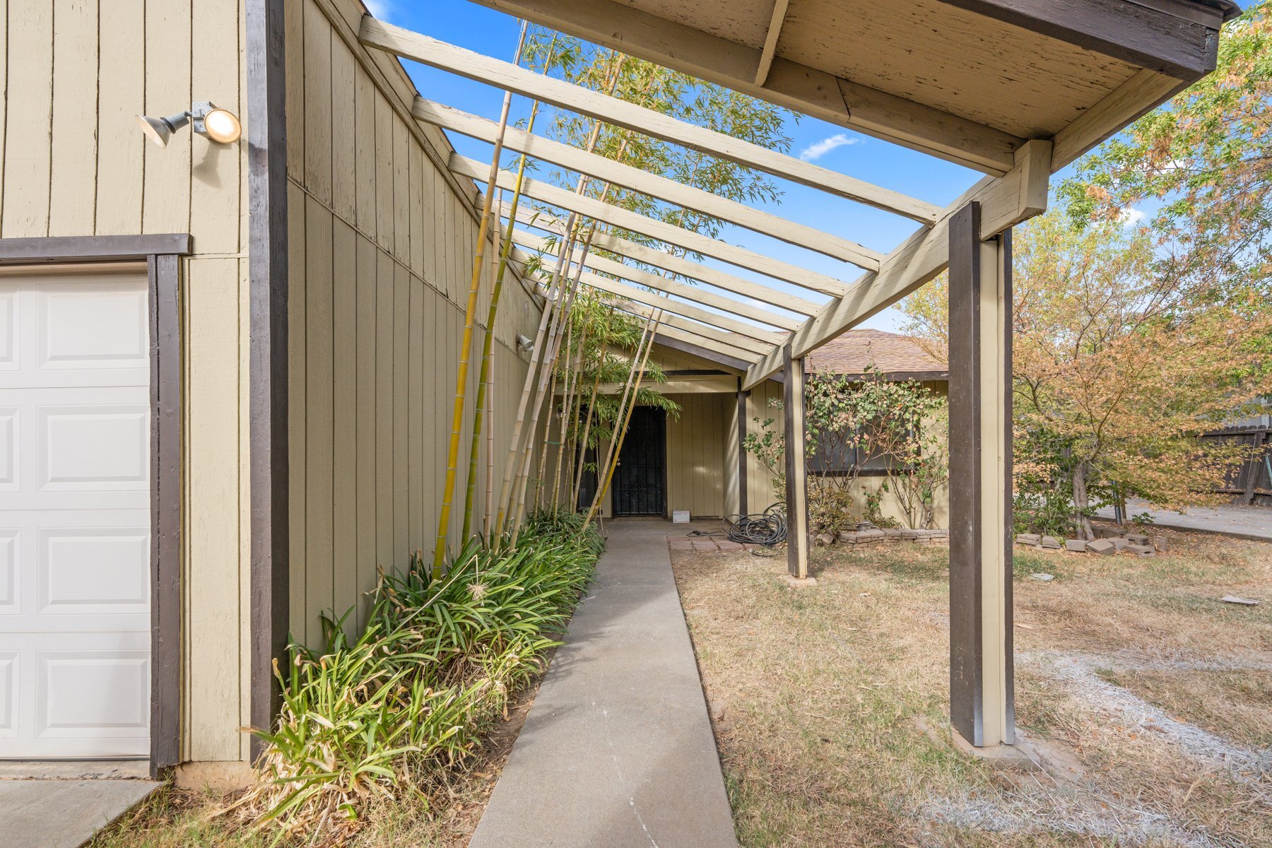 Building Photo - 8917 Fredric Ave