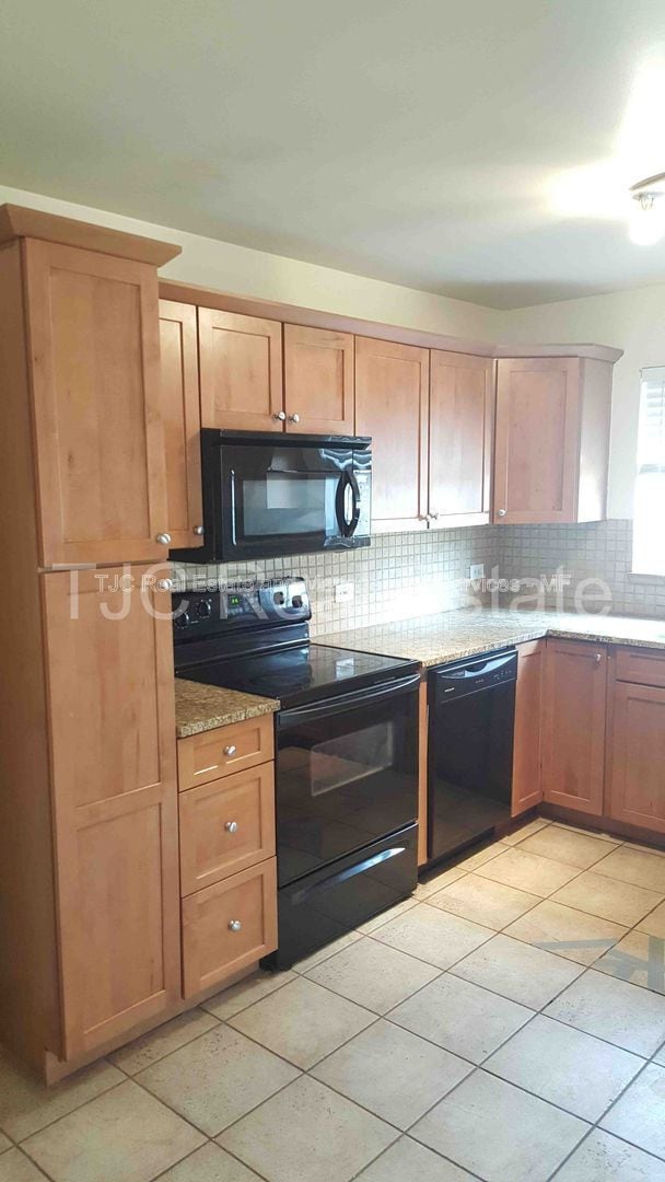 Building Photo - 1215 S Jackson St