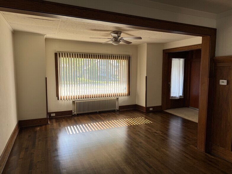 Building Photo - 1214 S 76th St