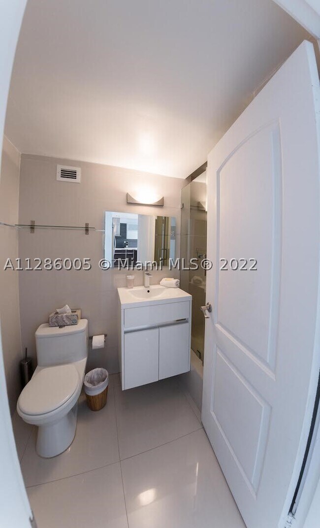 Building Photo - 5601 Collins Ave