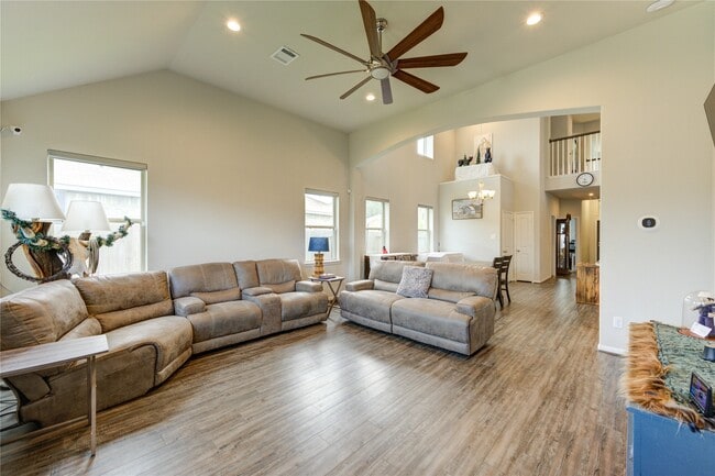 Building Photo - 30434 Butternut Oak Ln