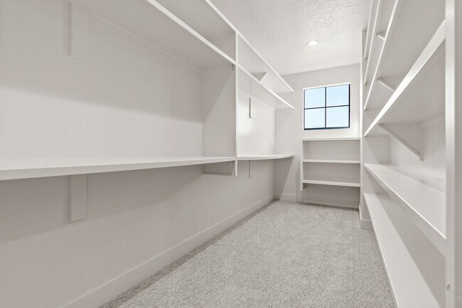 Building Photo - 98 S Carbon Rivet Ave