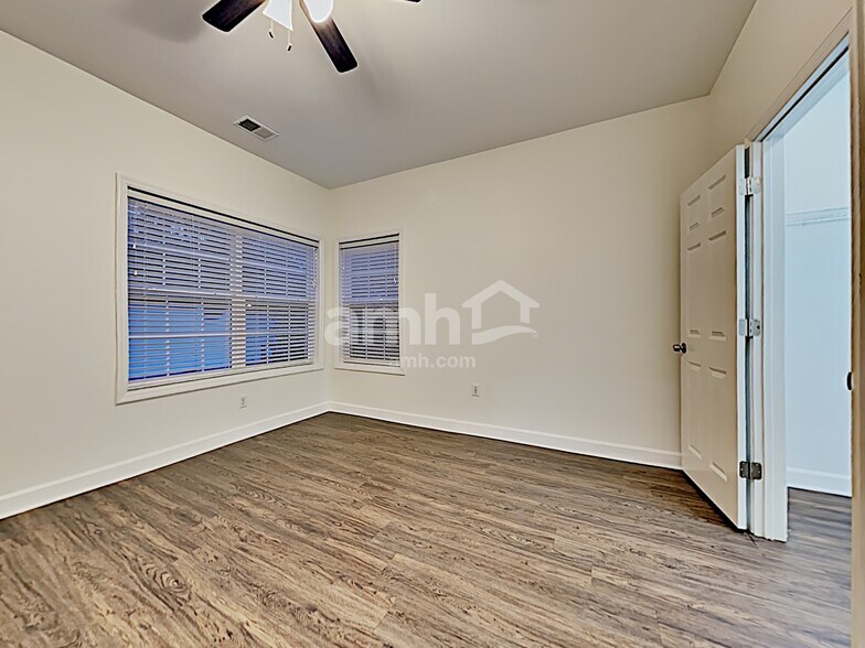 Building Photo - 7 Otter Creek Dr