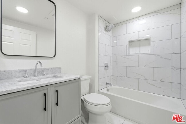 Building Photo - 5831 Seawalk Dr