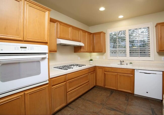 Building Photo - Beautiful 3-Bedroom, 2-Bath Home in Arborw...