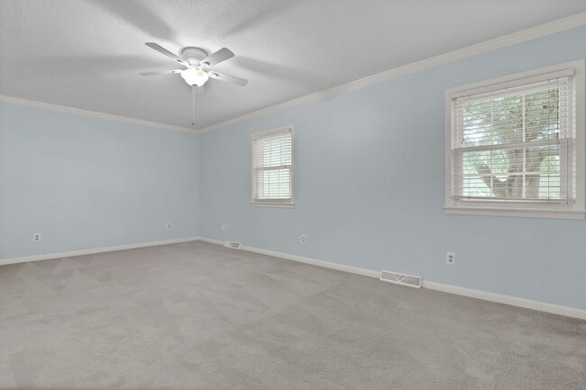 Building Photo - 700 Clyde Dr