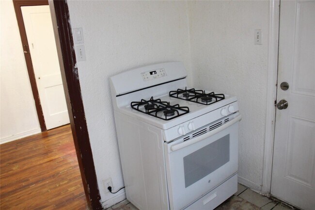Building Photo - This is a 1 bedroom - 1 bathroom duplex in...
