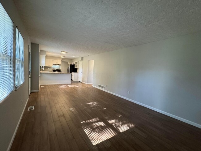 Building Photo - 361 St Thomas Dr