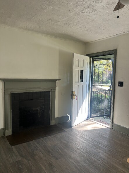 Primary Photo - 2132 Donald Lee Hollowell Pkwy NW