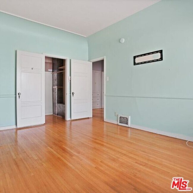 Building Photo - 1240 S Crescent Heights Blvd