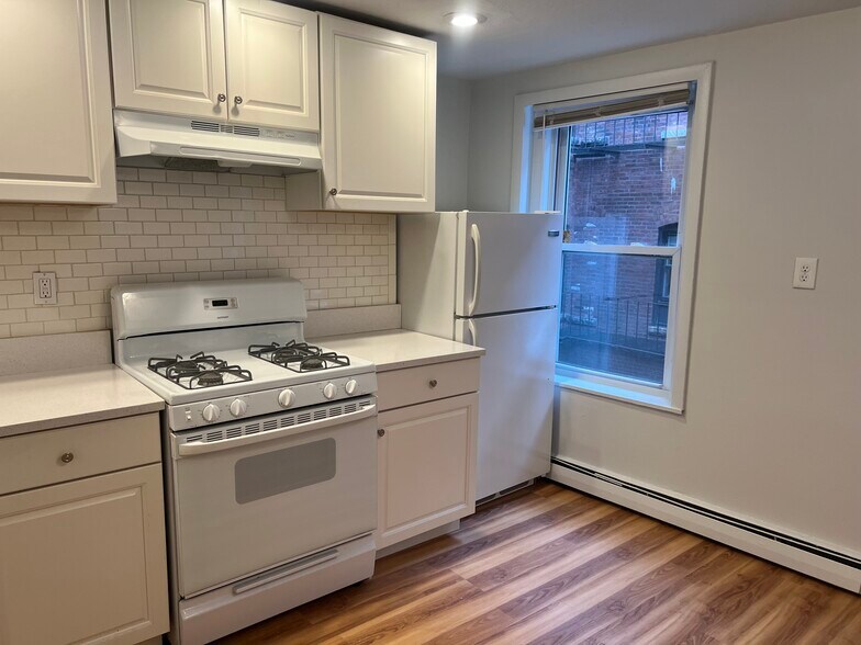 Building Photo - 207 Salem St