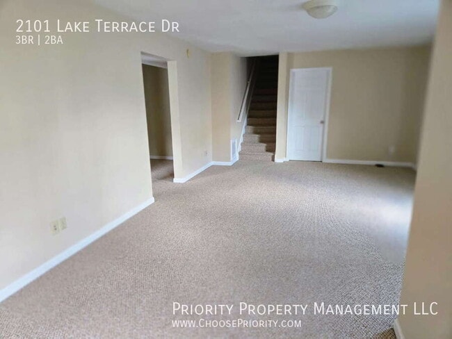 Building Photo - 2101 Lake Terrace Dr