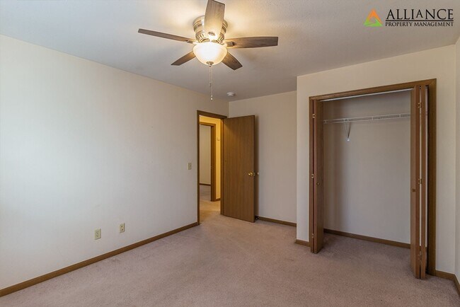 Building Photo - Bluemont Ave. 815-817