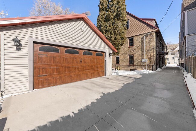 Building Photo - 2509-2511 N Cramer St