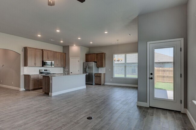 Building Photo - 802 Delaney Dr