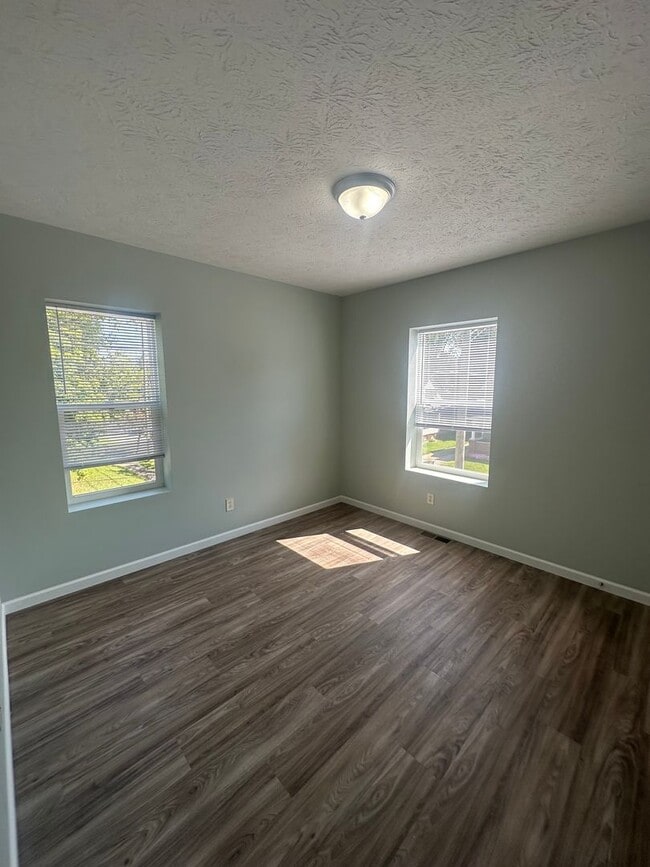 Building Photo - Two Bedroom Apartment