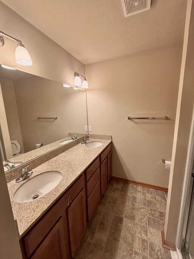 Building Photo - 1758 N 177th Plaza