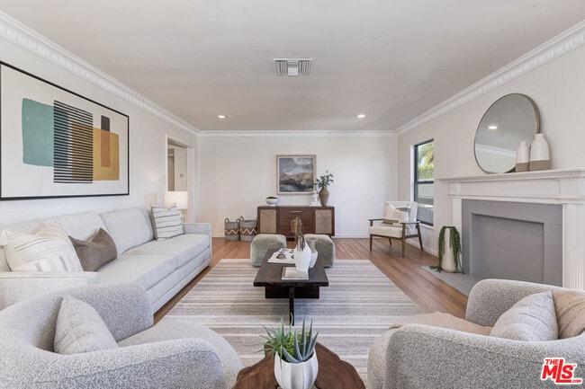 Building Photo - 9125 David Ave