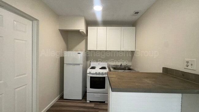 Building Photo - 622 Royalty Ct