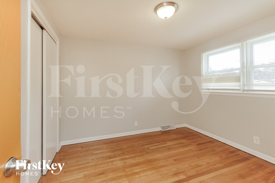 Building Photo - 10437 S Keeler Ave