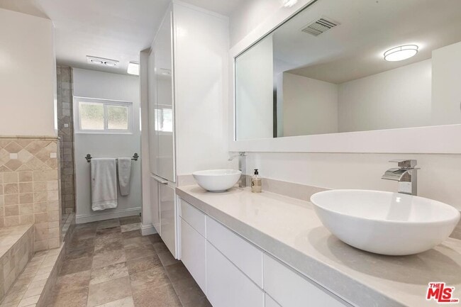 Building Photo - 3063 Deep Canyon Dr