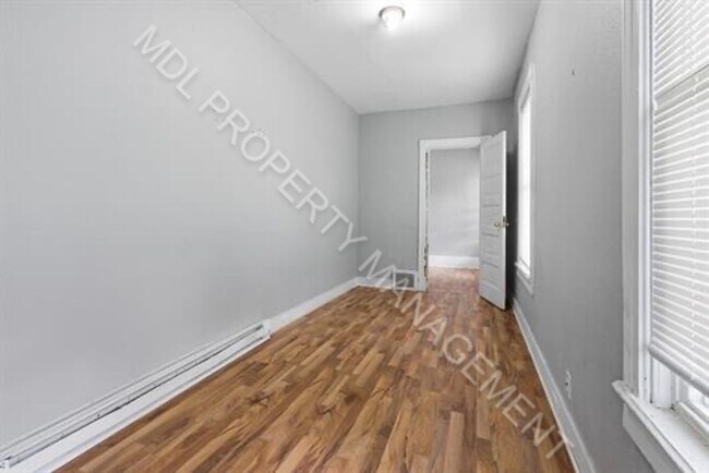 Building Photo - 822 Jackson St